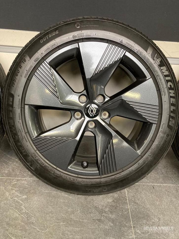 18” originele Renault Megane E-tech velgen + banden 5x114.3, Auto-onderdelen, Banden en Velgen, Banden en Velgen, Zomerbanden