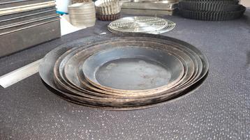 Set taartvormen, rond met schuine wanden beschikbaar voor biedingen