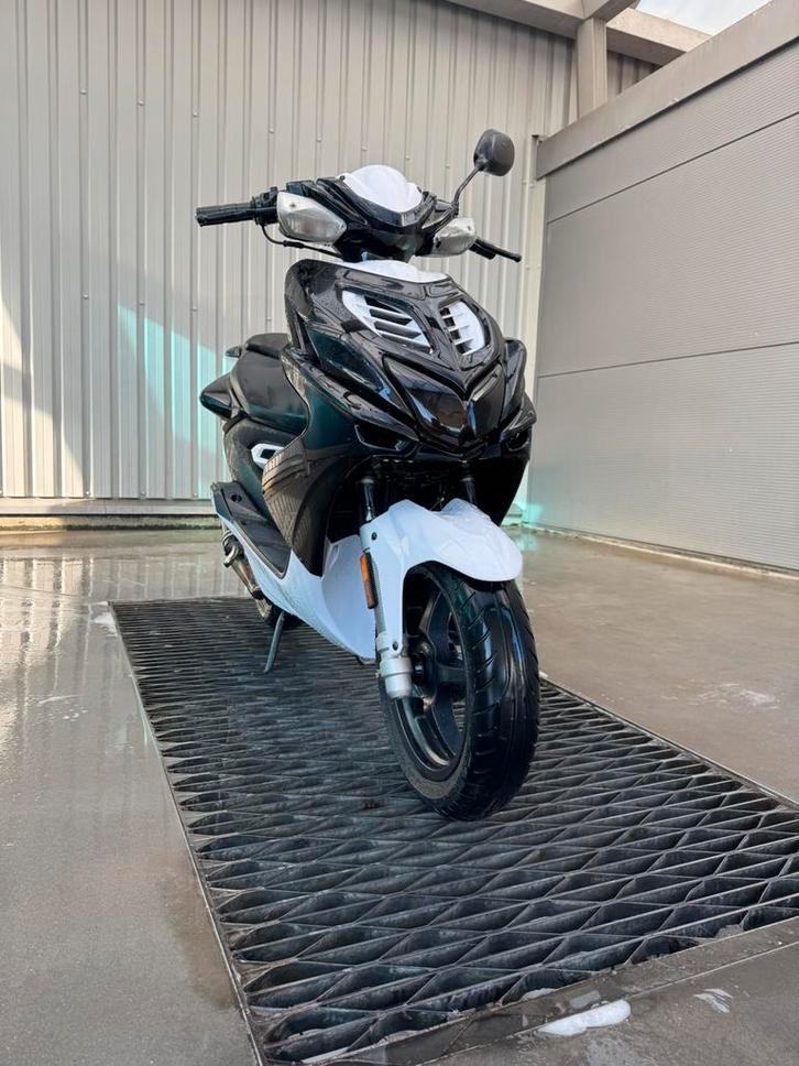 Vend nitro 2013, Fietsen en Brommers, Scooters | Yamaha, Zo goed als nieuw, Aerox, Klasse A (25 km/u), Ophalen