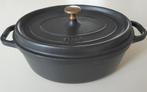 Staub La Cocotte gietijzeren braadpan ovaal - 29cm / 4,2 l, Huis en Inrichting, Keuken | Potten en Pannen, Ophalen of Verzenden