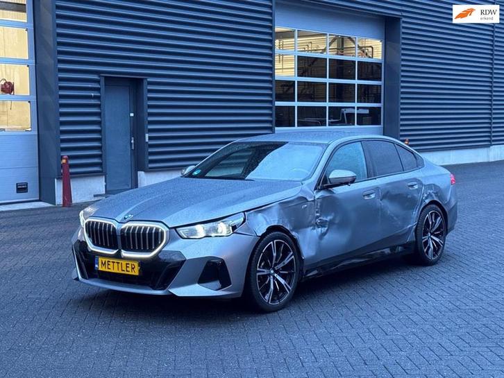 BMW 5-serie 520d M pakket M PRO|Harman Kardon|360 camera, Auto's, BMW, Bedrijf, Te koop, 5 Reeks, 360° camera, ABS, Achteruitrijcamera