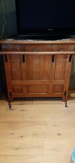 massieve barkast met krukken en bijhorende hoge kast, Ophalen, Gebruikt