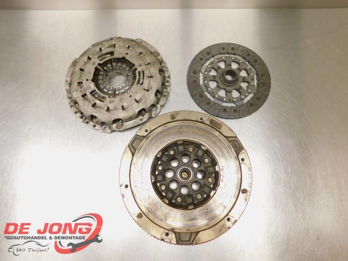 Dubbele massa vliegwiel van een BMW 1-Serie, Auto-onderdelen, Motor en Toebehoren, BMW, Gebruikt, 3 maanden garantie, Ophalen of Verzenden