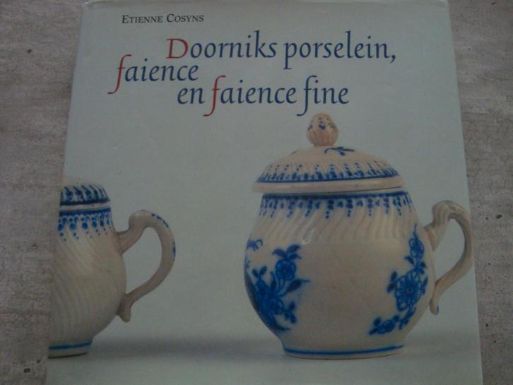 DOORNIKS PORSELEIN FAIENCE EN FAIENCE FINE, Livres, Art & Culture | Arts plastiques, Utilisé, Enlèvement ou Envoi