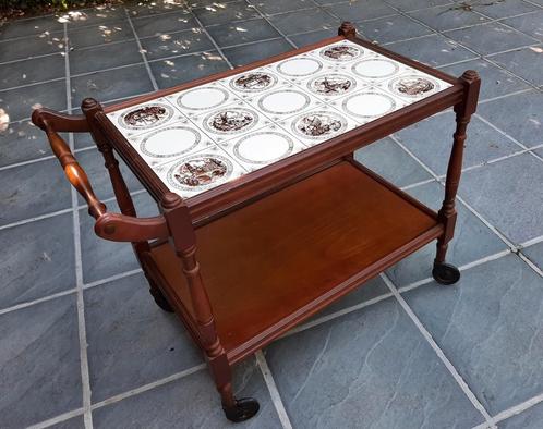 Vintage roltafel met tegelmotief, Antiek en Kunst, Antiek | Meubels | Tafels, Ophalen