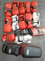 Lot de 14 gants de boxe + 2 coussins de frappe, Sport en Fitness, Boksen, Ophalen of Verzenden, Zo goed als nieuw, Boksbinnenhandschoenen