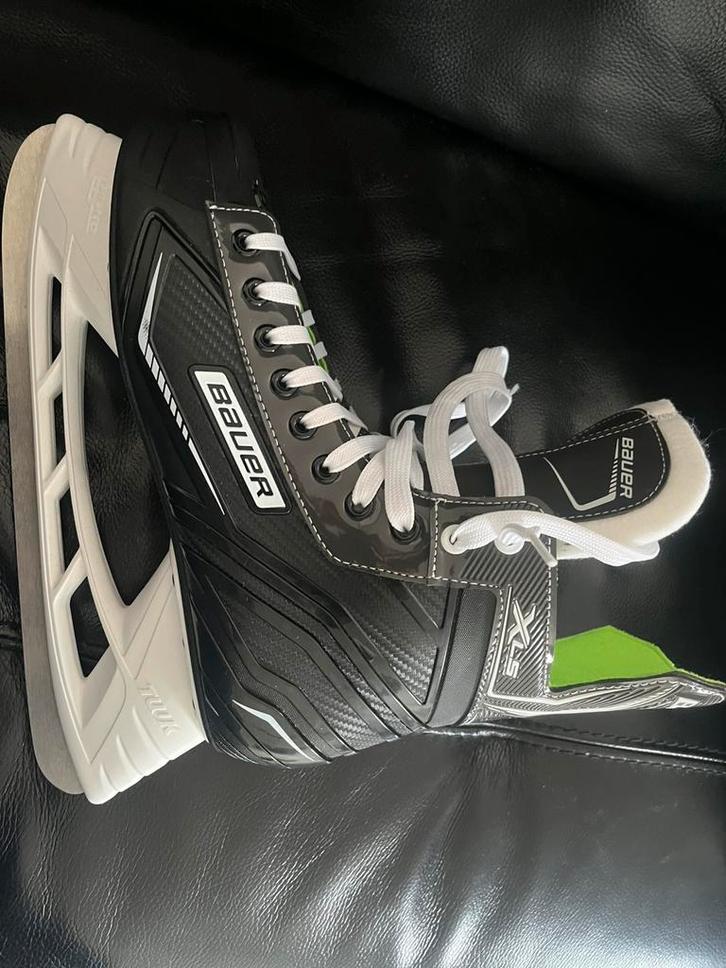 Spiksplinternieuwe hockey schaatsen Bauer maat 11 of 47 EU, Sport en Fitness, IJshockey, Zo goed als nieuw, Schaatsen, Ophalen