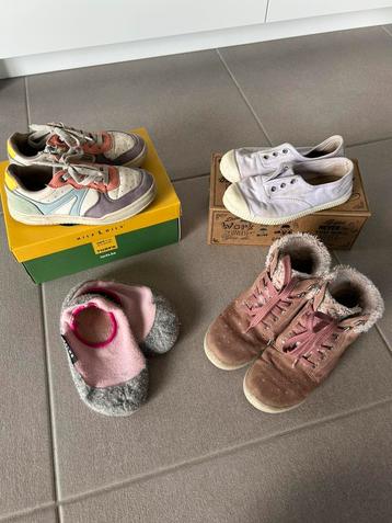 4 paar kinderschoenen meisjes maat 30/31 beschikbaar voor biedingen