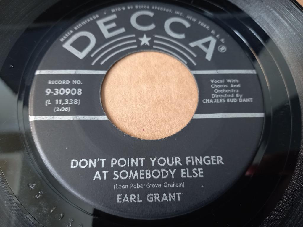 Earl Grant – Don't Point Your Finger At Somebody Else / Wish, Gebruikt, 7 inch, Single, Ophalen of Verzenden