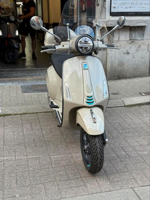 Vespa primavera 125S E5+ met accessoires en garantie, Fietsen en Brommers, Scooters | Vespa, Zo goed als nieuw, Ophalen of Verzenden