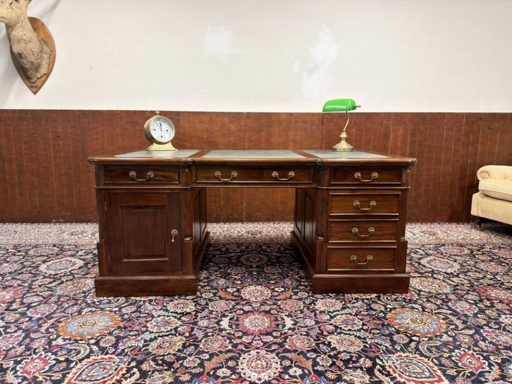 Klassiek Engels Chesterfield Bureau Partnerdesk, Antiek en Kunst, Antiek | Kantoor en Zakelijk, Ophalen of Verzenden