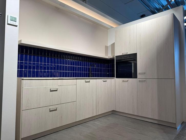 NIEUWE Showroom Hoekkeuken + GEDEMONTEERD, Huis en Inrichting, Keuken | Complete keukens, Nieuw, Hoekkeuken, Hout, Ophalen of Verzenden