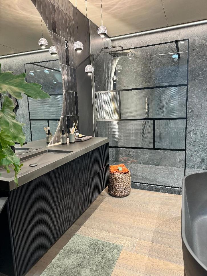 Badkamermeubel en Bad - showroommodel, Maison & Meubles, Salle de bain | Meubles de Salle de bain, Neuf, Lavabo ou Évier, Enlèvement