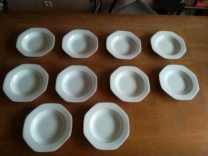 10 diepe borden Seltmann Weiden Bavaria rode lijn, Maison & Meubles, Cuisine | Vaisselle, Utilisé, Assiettes(s), Porcelaine, Enlèvement ou Envoi