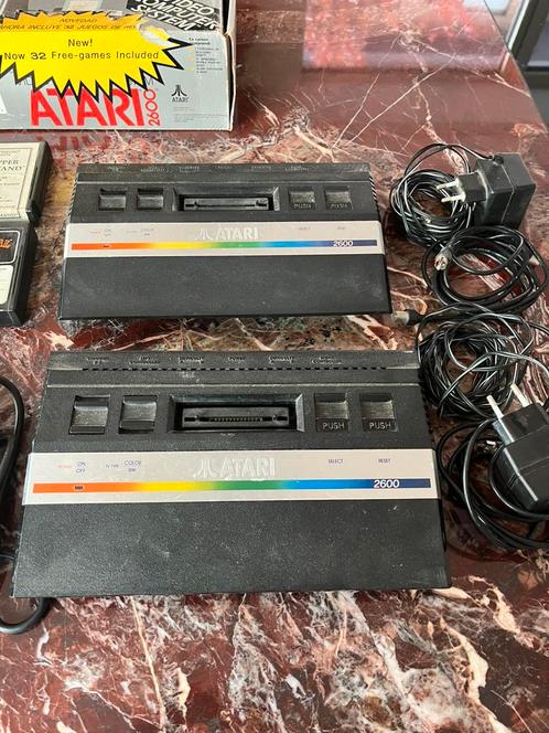 2 Atari’s 2600 consoles met toebehoren, Games en Spelcomputers, Spelcomputers | Atari, Gebruikt, Atari 2600, Ophalen