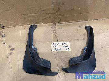 TOYOTA YARIS 2 P9 Voor spatlap beschikbaar voor biedingen
