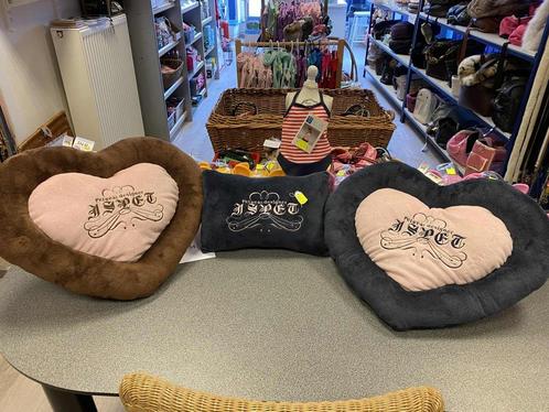 Setje van 2 mandjes + kussentje van het merk I.S. pets, Dieren en Toebehoren, Hondenmanden, Nieuw, Ophalen of Verzenden