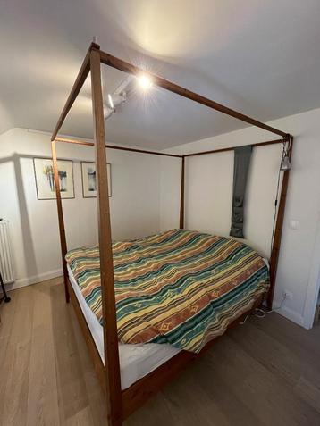 Massieve houten hemelbed frame - 208x169 cm - incl. lattenbo, Huis en Inrichting, Slaapkamer | Bedden, Ophalen, Bruin, Tweepersoons