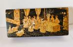 Chinees doos met Chinoiserie decor., Antiek en Kunst, Ophalen of Verzenden