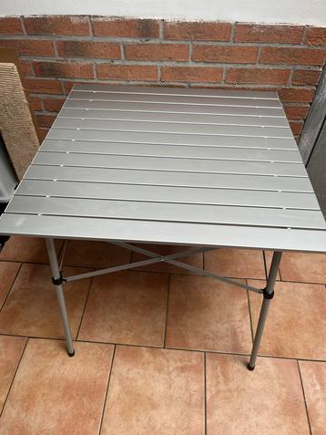 Table de camping pliable beschikbaar voor biedingen