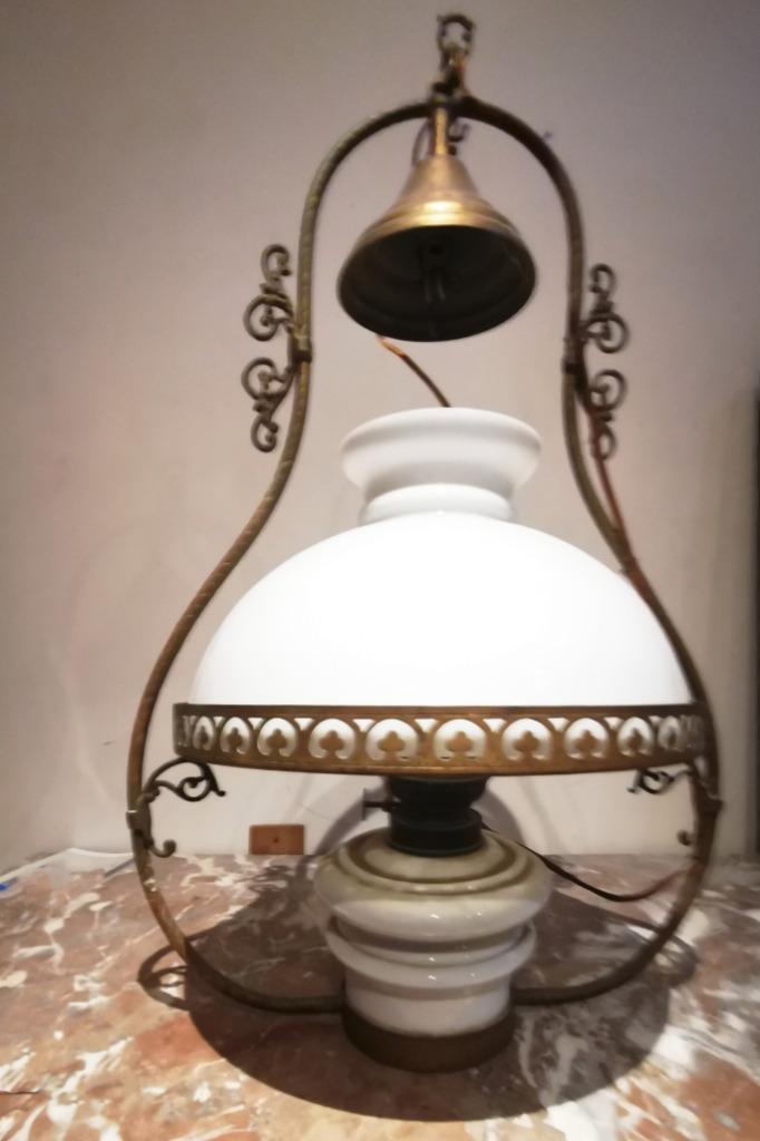 Antieke koperen plafondlamp met wit glas en porselein, Antiek en Kunst, Antiek | Verlichting, Ophalen