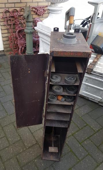 Horlogemakerskast van Germanow Simon Co. Rochester N.Y. USA beschikbaar voor biedingen