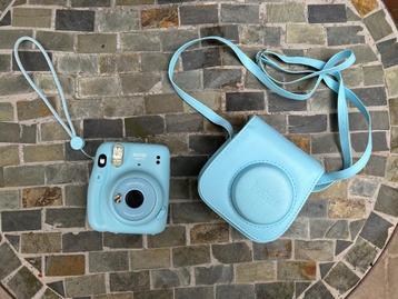 Instax 11 camera + hoesje sky-blue  beschikbaar voor biedingen