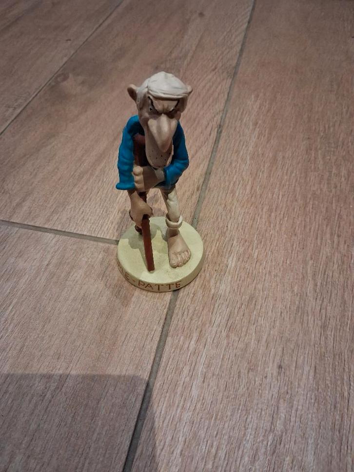 Figurine Astérix - Triple patte, Collections, Statues & Figurines, Comme neuf, Autres types, Enlèvement