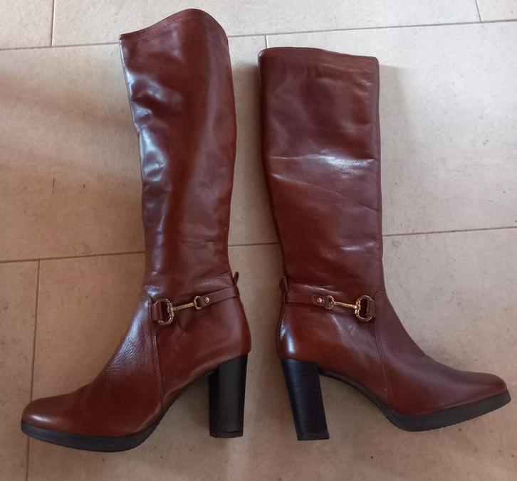 NIEUWE Cognackleurige laarzen p.i.u.r.e. M38, Kleding | Dames, Schoenen, Nieuw, Hoge laarzen, Overige kleuren, Ophalen