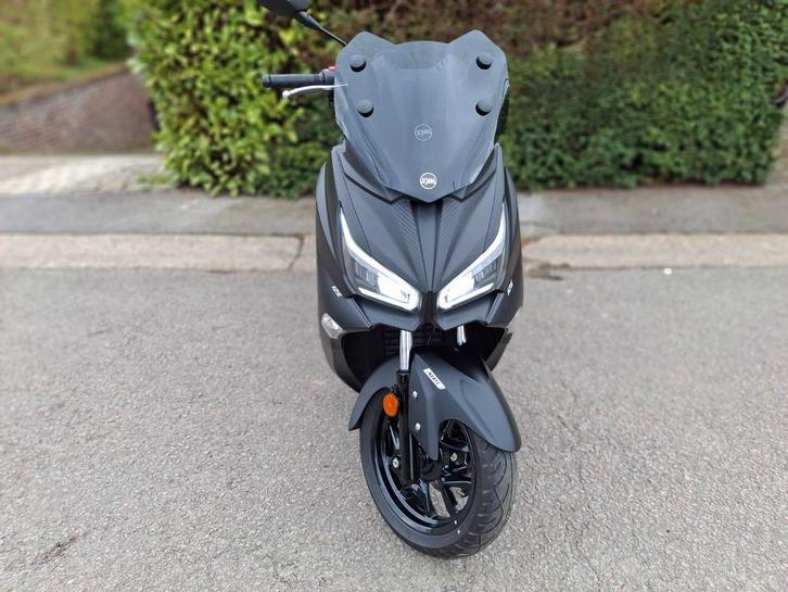 Sym Joymax Z+125cc zwart vanaf 2022/8274 Km/, Fietsen en Brommers, Scooters | Overige merken, Zo goed als nieuw, Ophalen