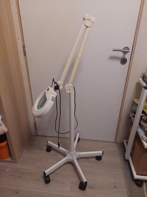 Loupelamp met vergrootglas, Hobby en Vrije tijd, Vergrootglazen, Loepen en Loeplampen, Zo goed als nieuw, Loeplamp, Ophalen