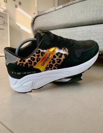 Sneakers - 25cm beschikbaar voor biedingen