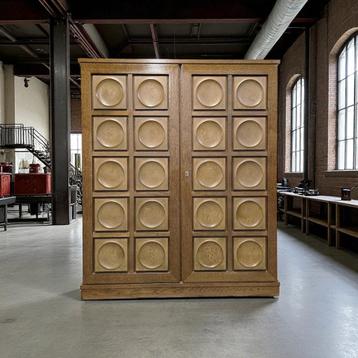 kast beschikbaar voor biedingen