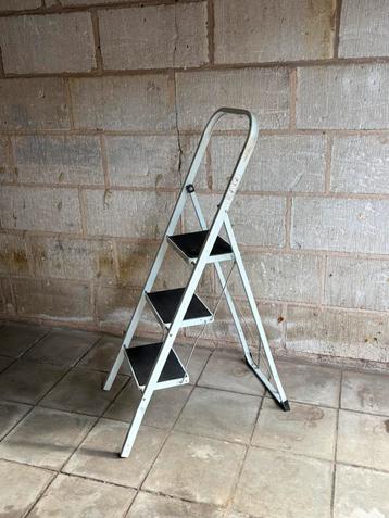 Stevige 3traps ladder beschikbaar voor biedingen