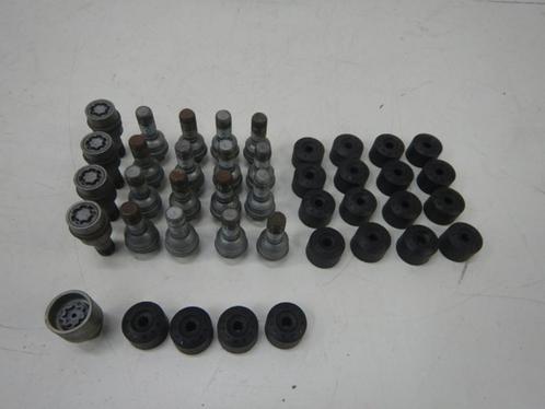 VW Crafter Amarok Wielbouten Set+ Slotbouten+ Kapjes WHT0019, Auto-onderdelen, Overige Auto-onderdelen, Gebruikt, Ophalen of Verzenden