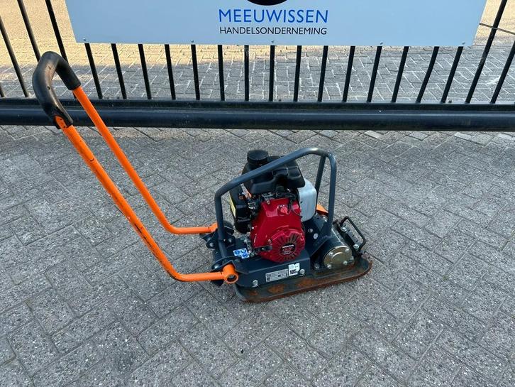 Belle Altrad LC3228 benzine trilplaat 1100KG slagkracht, Tuin en Terras, Verticuteermachines, Gebruikt, Benzine, Ophalen