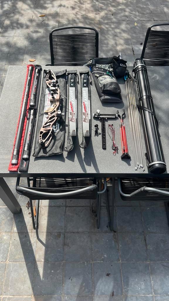 Hoyt Recurve Boog Rechtshandig 34 lbs Long, Sport en Fitness, Handboogschieten, Zo goed als nieuw, Pijlen, Ophalen