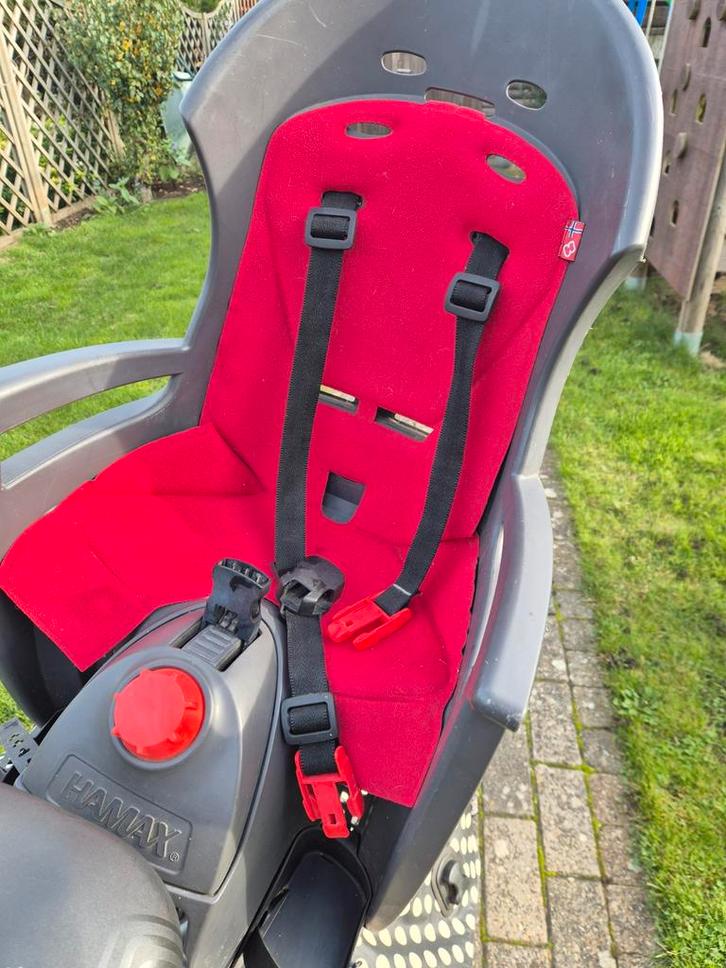 Fietsstoeltje Hamax Fiesta Smiley, Fietsen en Brommers, Fietsaccessoires | Fietsstoeltjes, Gebruikt, Achterzitje, Voetsteuntjes