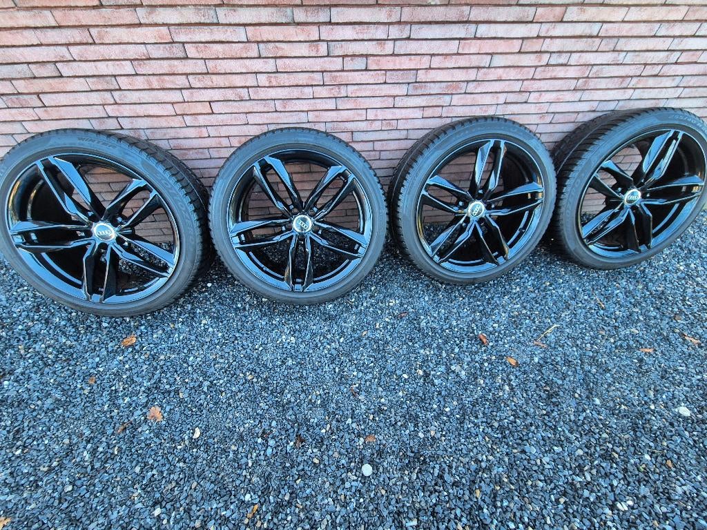Originele AUDI velgen met Pirelli winterbanden bijna nieuw!, Ophalen, Banden en Velgen, Winterbanden, Personenwagen