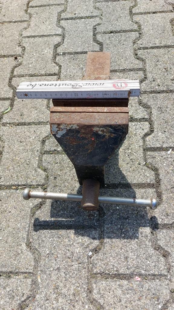 Grote gietijzeren bankschroef, Doe-het-zelf en Bouw, Werkbanken, Gebruikt, Minder dan 70 cm, Bankschroef, Ophalen