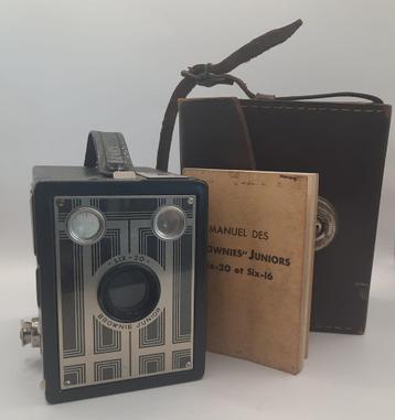 vintage box camera Brownie junior six-20 met tas beschikbaar voor biedingen