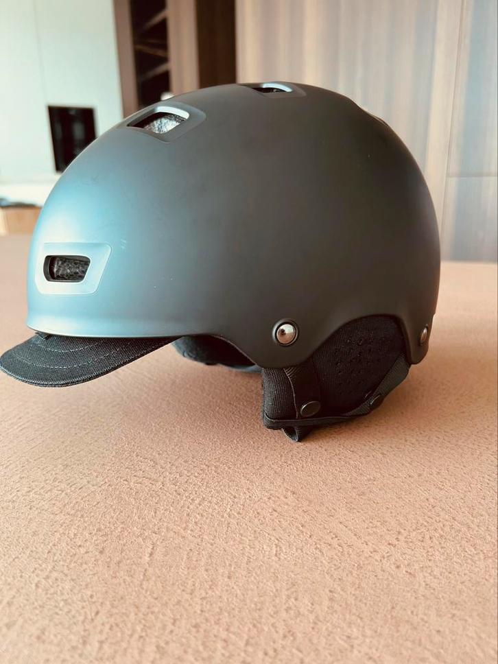 Nieuwe Btwin fietshelm L zwart, Fietsen en Brommers, Fietsaccessoires | Fietshelmen, Nieuw, L, Ophalen