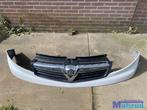 OPEL VIVARO RENAULT TRAFIC wit voorbumper grille 2011-2014, Auto-onderdelen, Gebruikt, Voor, Opel