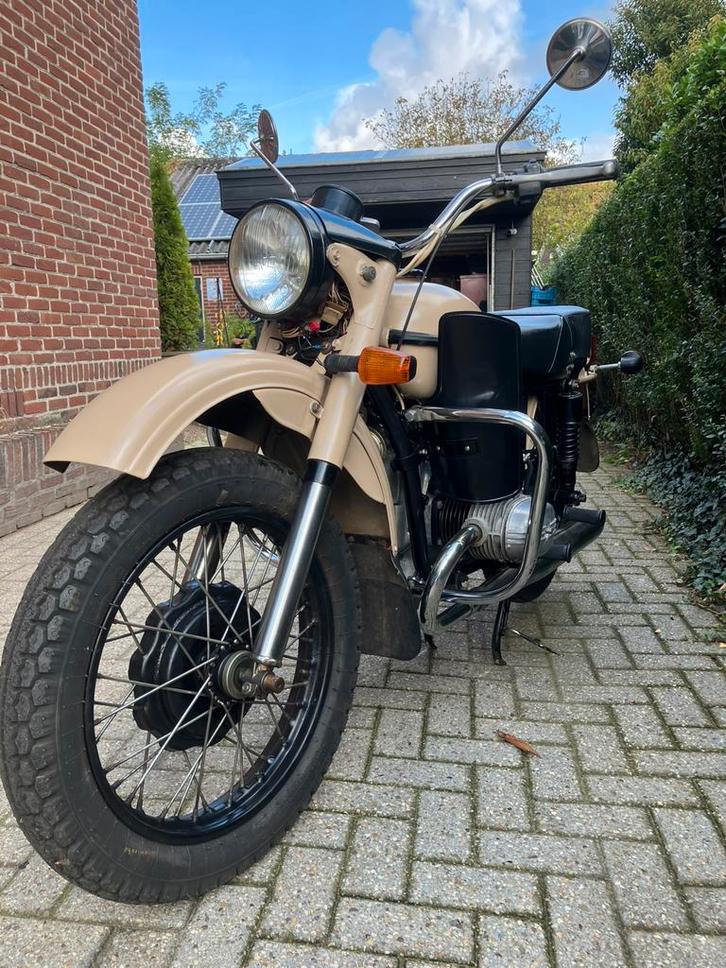 Ural 650, Motoren, Motoren | Oldtimers, Overig, 12 t/m 35 kW, 2 cilinders, Minimaal motorrijbewijs A2, Cardan-aandrijving, Ophalen