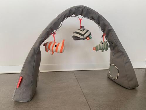 Activiteitenboog Done by deer grijs, Kinderen en Baby's, Speelgoed | Babyspeelgoed, Zo goed als nieuw, Babygym, Ophalen