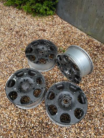 Audi 16 inch aluminium velgen beschikbaar voor biedingen