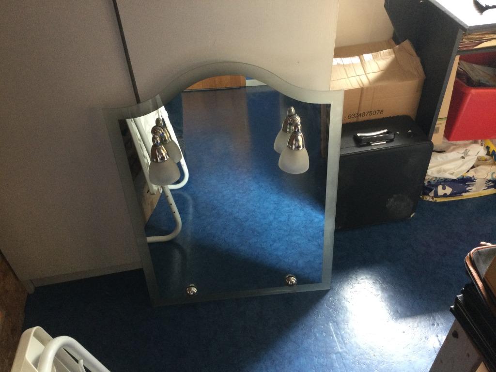 MIROIR+LAMPES ET TABLETTE-PORTES VERRES ASSORTIES, Moins de 100 cm, Enlèvement, Utilisé, 50 à 75 cm