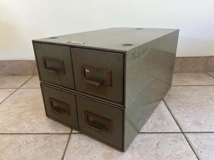 2 INDUSTRIËLE kluisjes van het merk ACIOR, Antiek en Kunst, Curiosa en Brocante, Ophalen