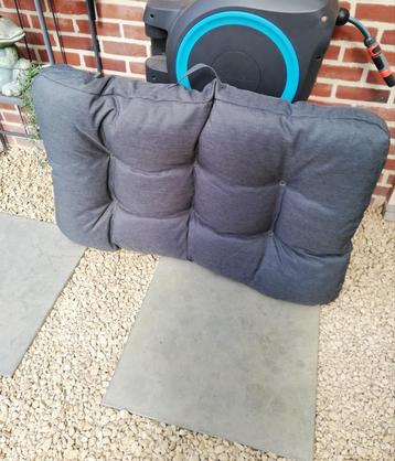 groot pallet kussen grijs beschikbaar voor biedingen