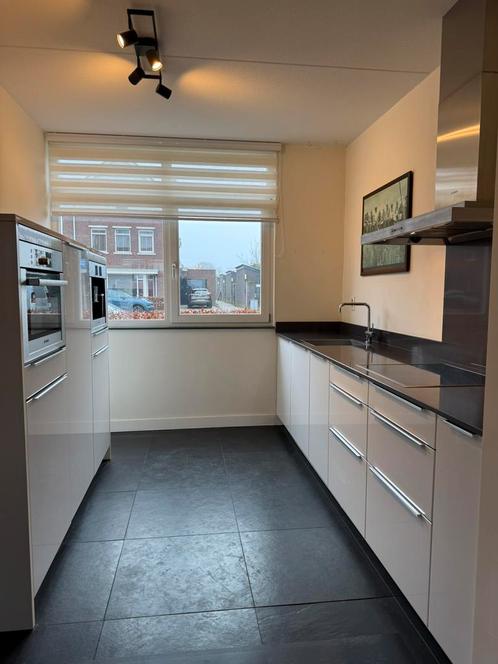Nette Rechte Keuken Hoogglans Wit + Apparatuur GEDEMONTEERD, Huis en Inrichting, Keuken | Complete keukens, Wit, Composiet, Ophalen of Verzenden